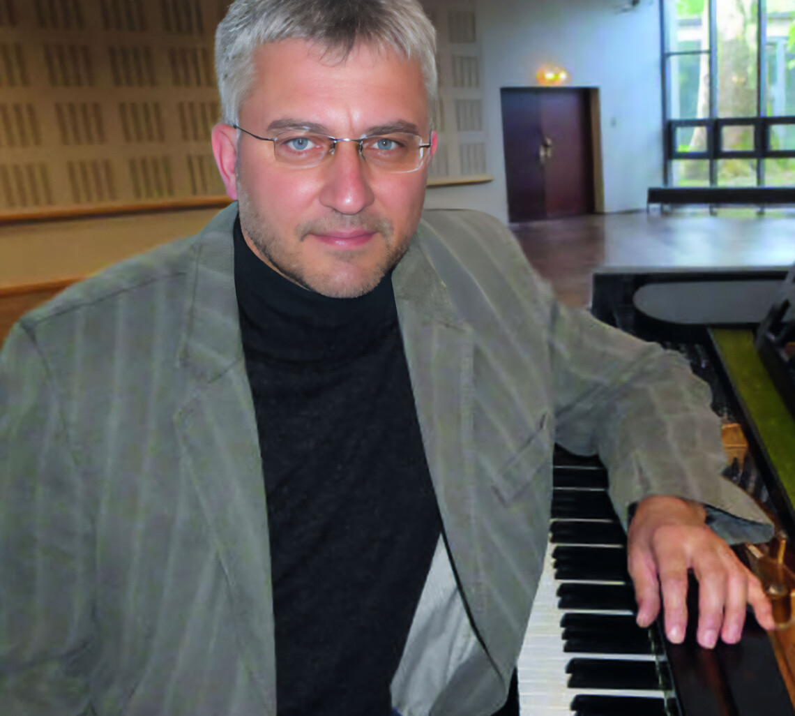 Tonmeister und Audio-Branding-Experte Ralf Ehrlich am Klavier